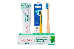 Combo Pasta de Dientes Protección Natural 90gr + Cepillo Limpieza Profunda