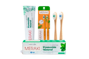 Combo Pasta de Dientes Protección Natural 90gr + Cepillo Medio 2-Pack