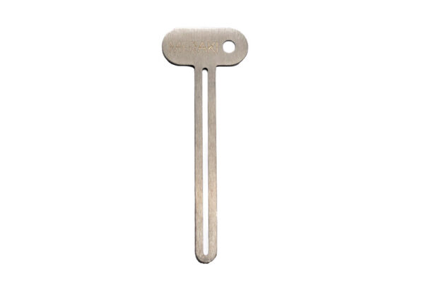 Llave metálica para pasta dental
